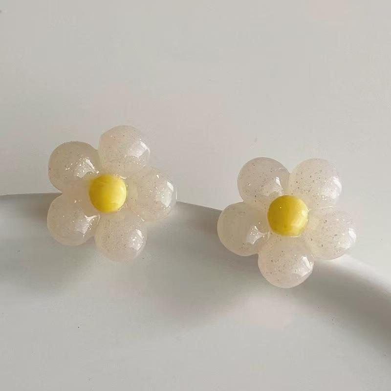 

Sweet cream flower silver needle earrings women s simple earrings ins jelly texture shiny small flower ear jewelry