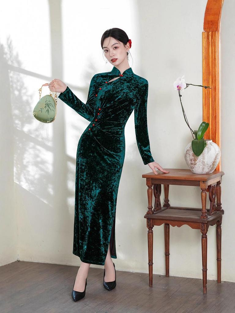 Women's Velvet Green Cheongsam: Retro High-End Autumn/Winter Long Sleeve Dress