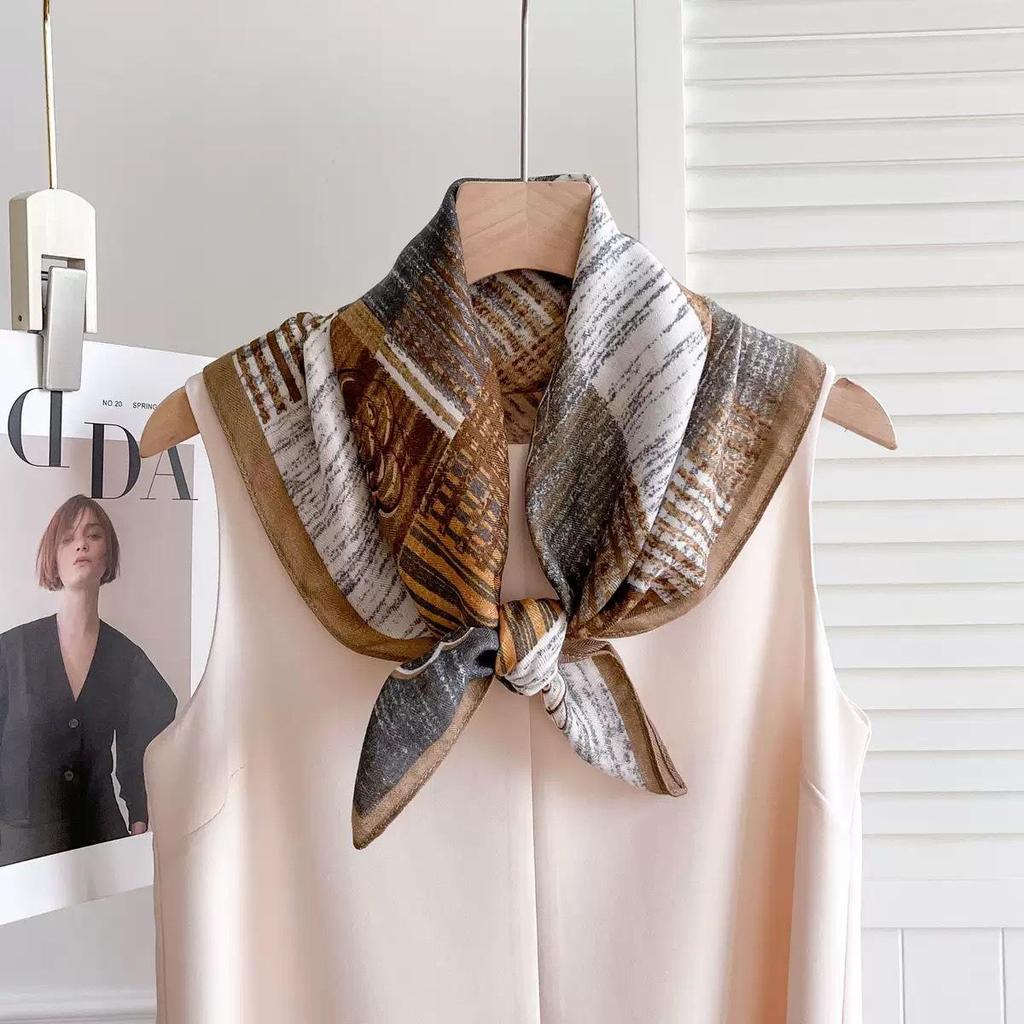 French Retro Rose Pattern Silk Scarf - Spring/Summer Sun Protection, Versatile and Fashionable Accessory.