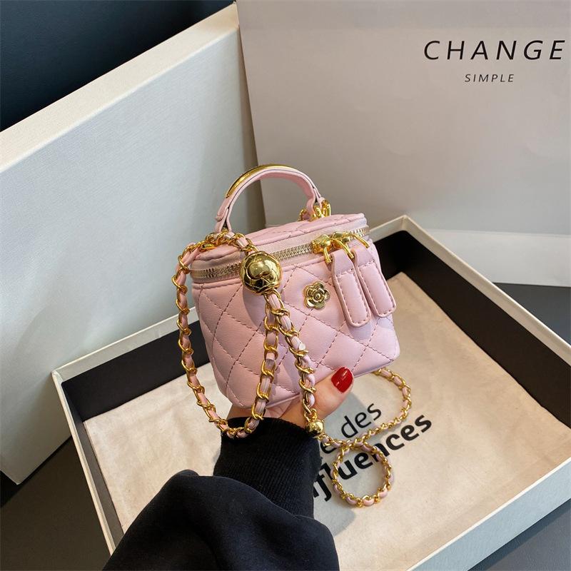 Premium Texture Small Bag Women's New Summer Niche Design Diamond Chain Messenger Bag Portable Bucket Bag