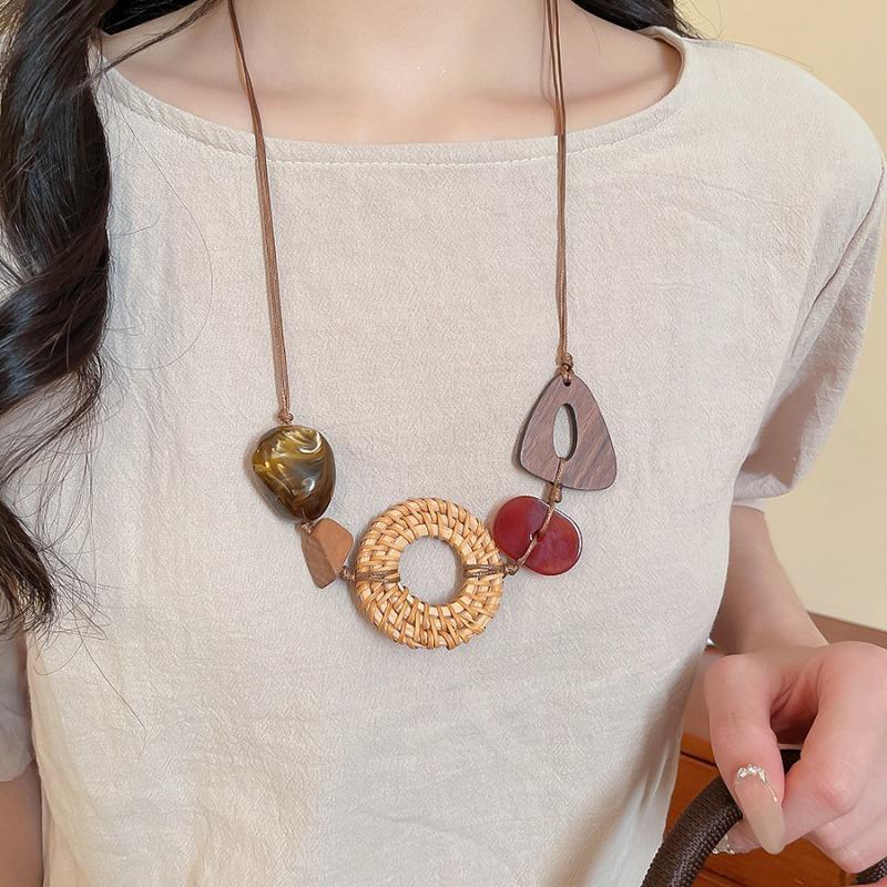 Hot Sale Rattan Weaving Round Pendant Geometric Triangle Acrylic Beads Necklaces for Women Adjustable Rope Sweater Chain
