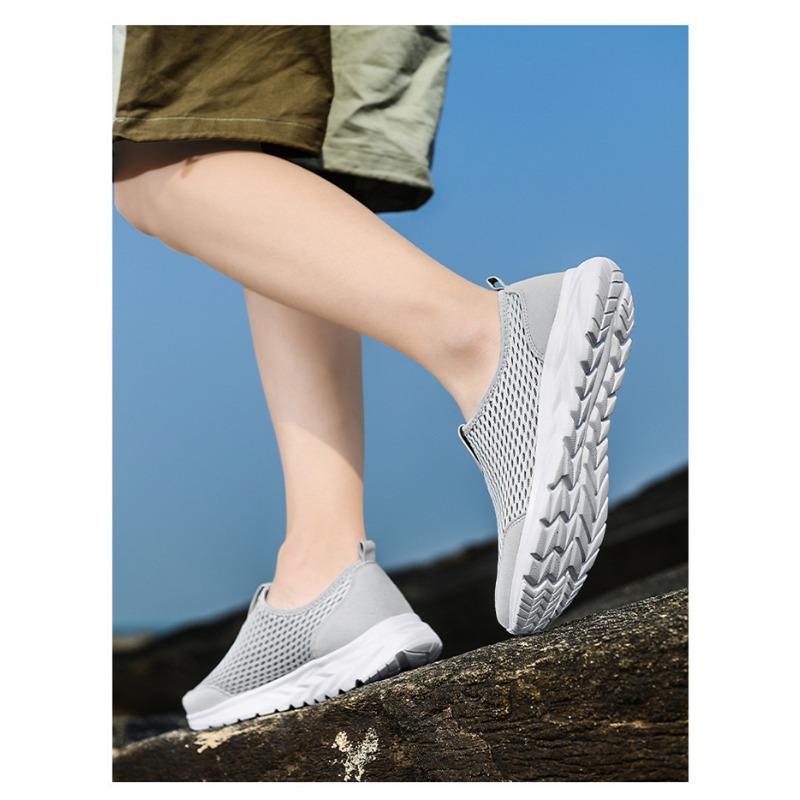 Breathable Mesh Slip-on Sneakers Lightweight Non-slip Walking Shoes for Casual Outdoor Activities