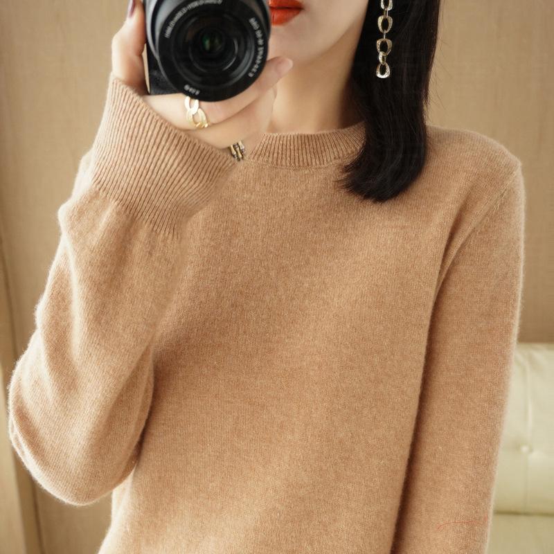 Women's Round Neck Sweater: Solid Color Knit Pullover for Autumn/Winter, Long Sleeve, Lightweight and Short.