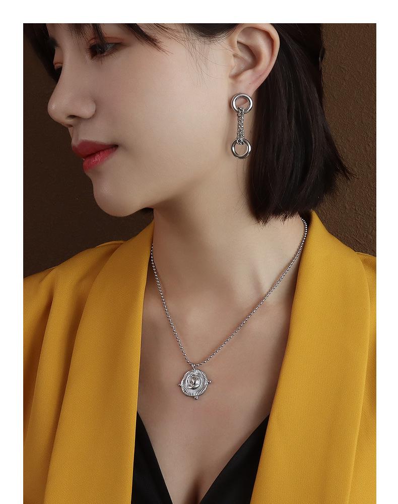 European Style Geometric Pendant Necklace for Women, 18K Gold-Plated Titanium Steel, Simple and Elegant Design.