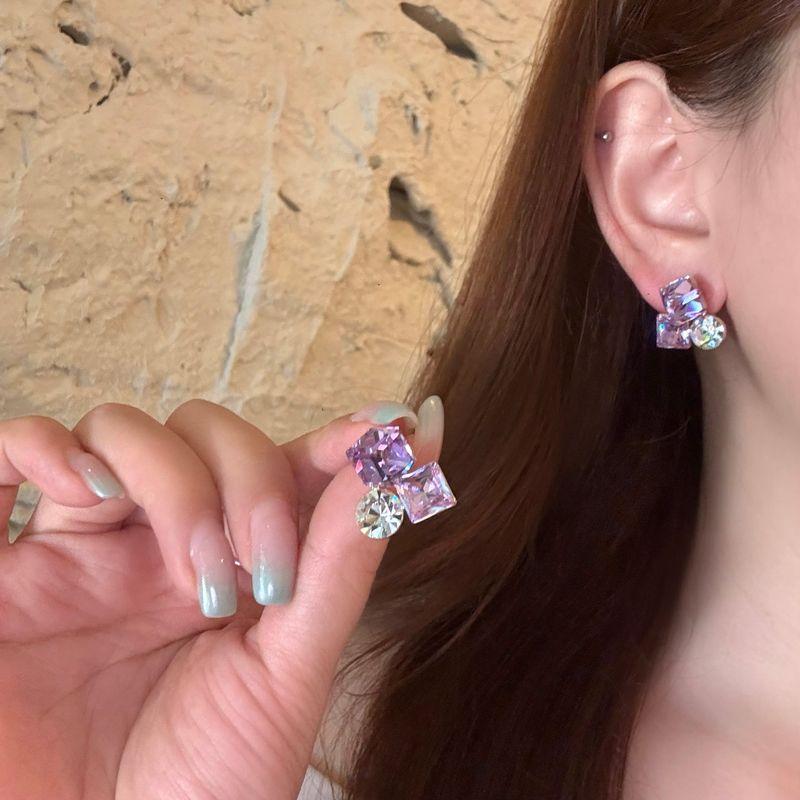 

[Peach Tea] This Issue Z Love Flash Blue Pile of Diamond Earrings Light Luxury High-Grade Sense Earrings Unique Beautiful Earrings Purple 925 silver needle pair