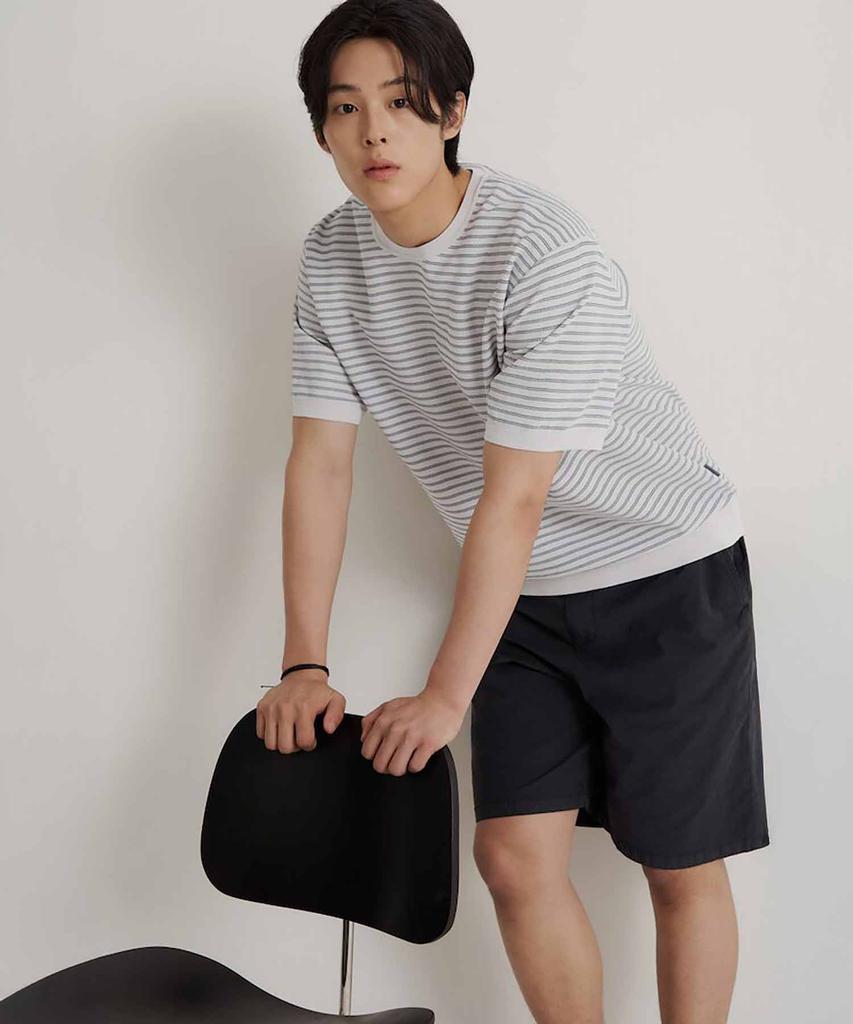 Binpolmen Gentle Tech Casual Pinstripe Round Knit Light Gray
