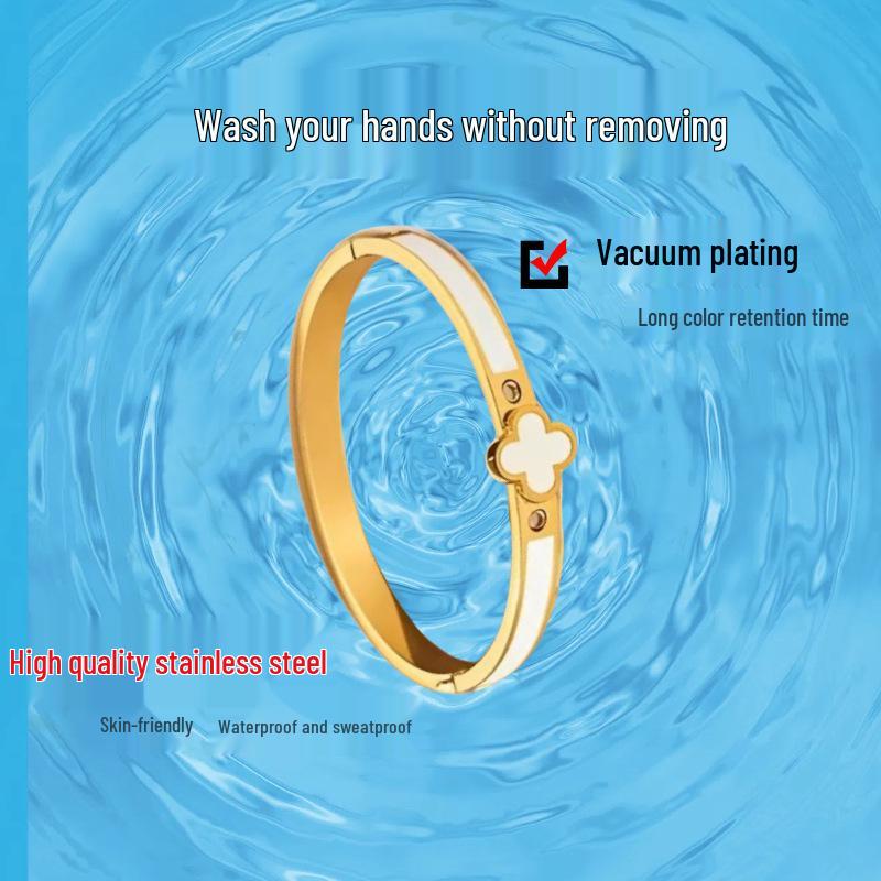 Bracciale Quadrifoglio in Acciaio Titanio con Strass: Elegante Lusso Leggero per la Moda Versatile Femminile.