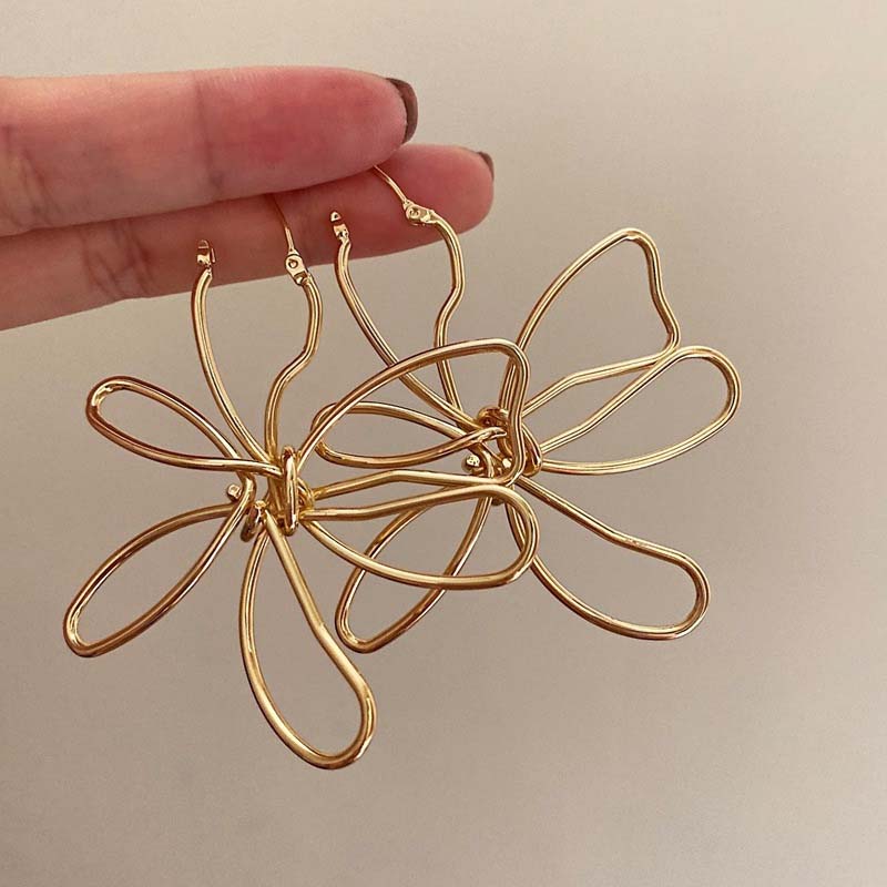 

Vintage Metal Line Flower Stud Earrings For Women Girl Minimalist Gold Color Hollow Big Flower Personality Earrings Jewelry Gift