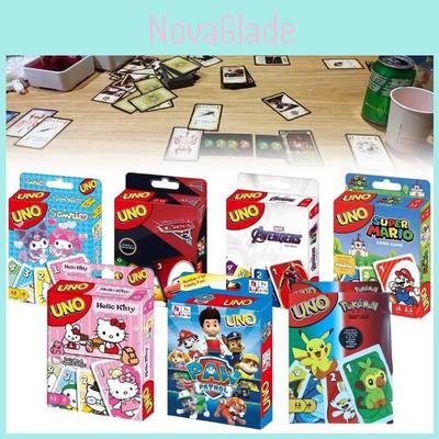 Mångsidigt flerfärgat kortlekset för familjespelskvällar och sociala sammankomster