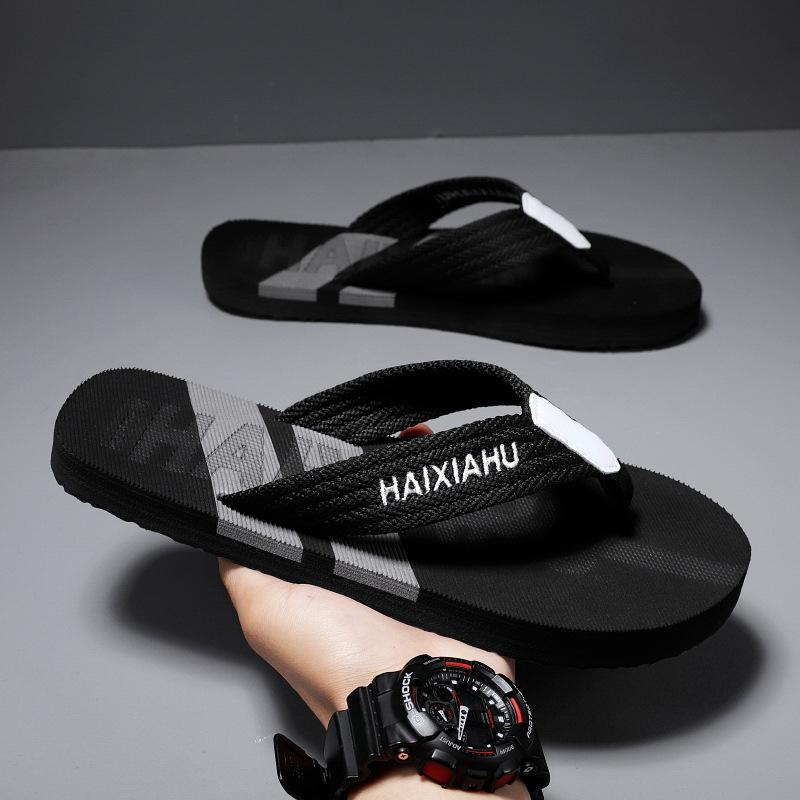 Men's Fashionable Summer Flip Flops Flat Sole Bathroom Non-slip Slippers Outdoor Beach Sandals Soft Rubber Indoor Home Slippers