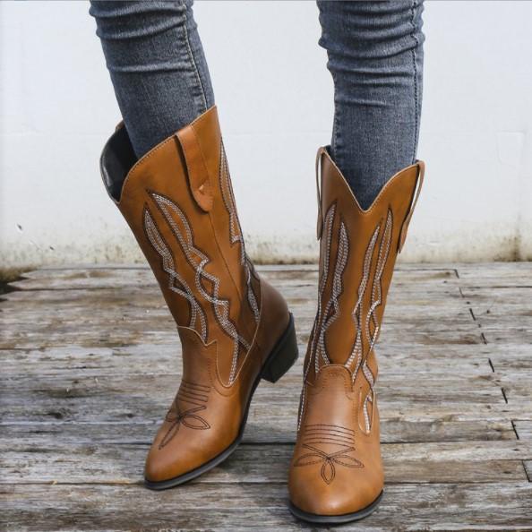 

Foreign trade new 2025 medium tube Martin boots women s pointed head embroidered square root medium tube large size women s boots are in stock 43 коричневий