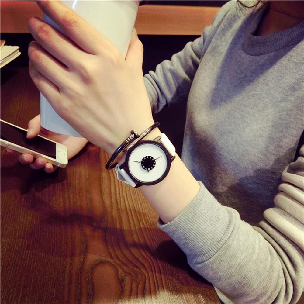 Fashion Lovers Men Women Leather Band Quartz Analog Wrist Watch