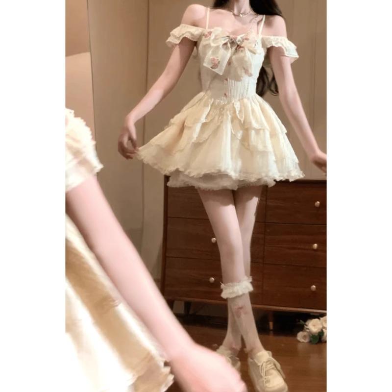 Abito estivo con pizzo e patchwork: Dimagrante in vita, Maniche a sbuffo ricamate, Gonna stile principessa che riduce l'età