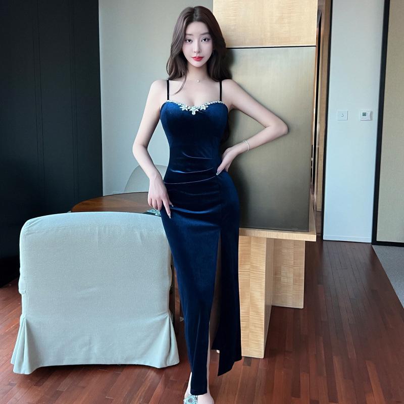Gold Velvet Rhinestone Evening Gown for Women with Waist-Cinching Slim Fit and Split Strap Design