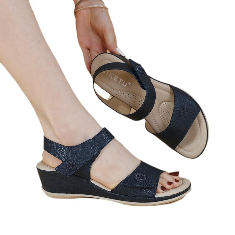 European And American New Summer Outdoor Leisure Button Simple Heel Beach Sandals Comfortable Mother Shoes Soft Leather