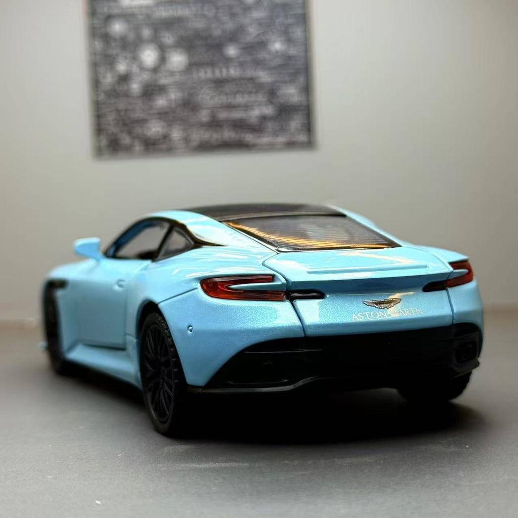 Boxed 1/32 Martin DB12 Alloy Car Model, Children's Toy Car with Sound and Lights, Holiday Gifts, Boys' Gaming Vehicle