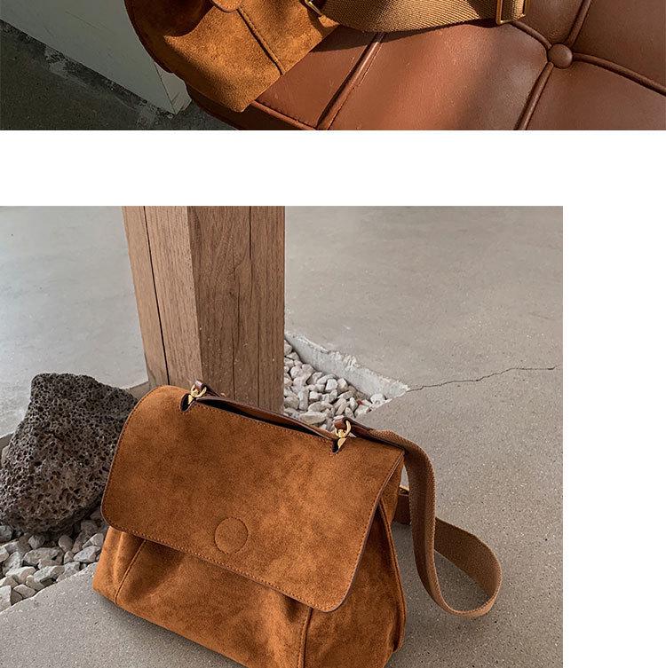 2024 Trendy Retro Brown Flannel Women's Large Capacity Messenger Shoulder Bag for Autumn/Winter