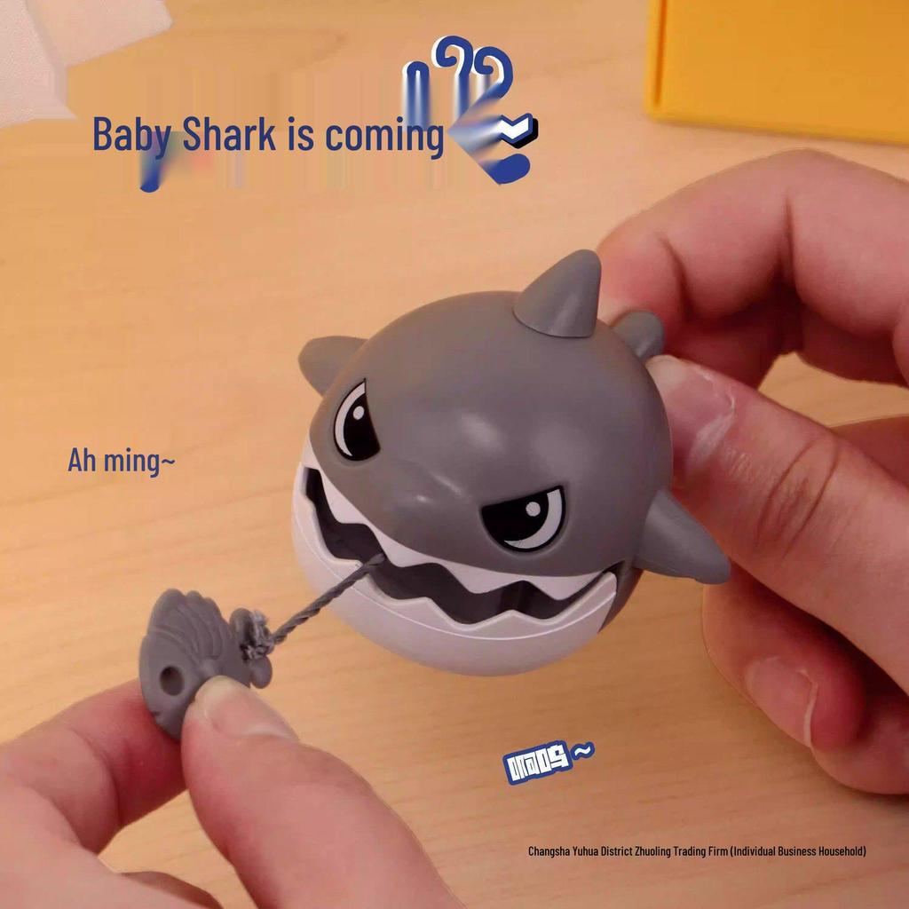 Biting Shark Pendant: Decompression Big Fish Eats Small Fish Keychain