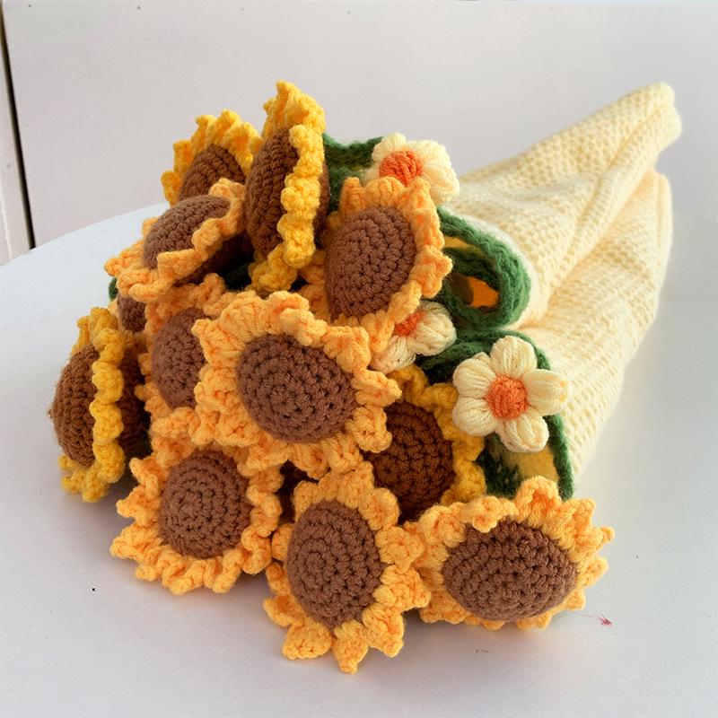 Handmade Knitted Gradient Rose Bouquet Wool Blanket - Perfect Valentine's Day Sofa Nap Gift