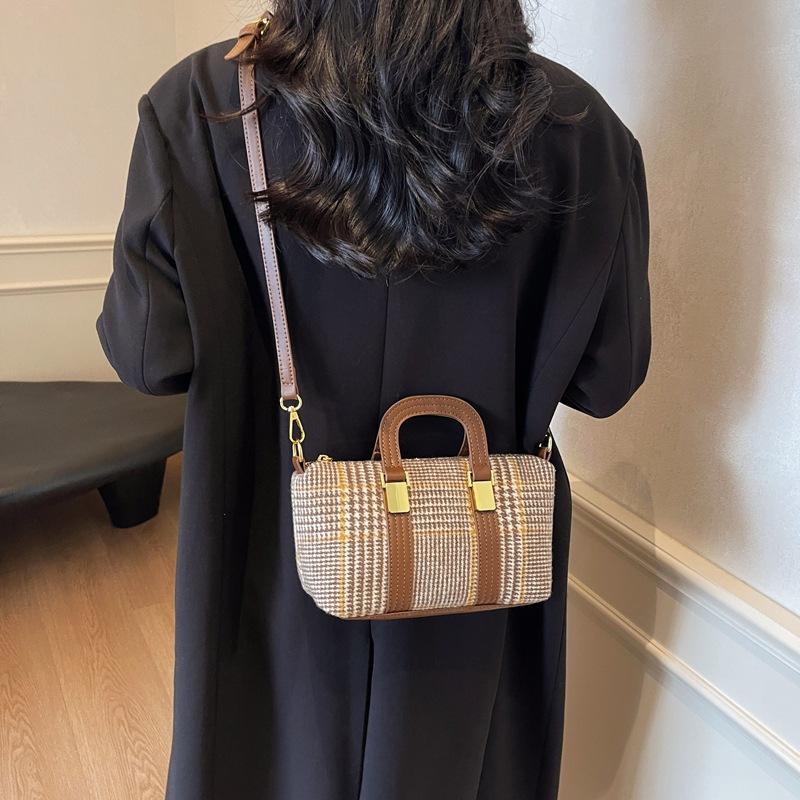 2025 plaid bowling bag women's high-end sense niche underarm chain bag exquisite portable messenger bag
