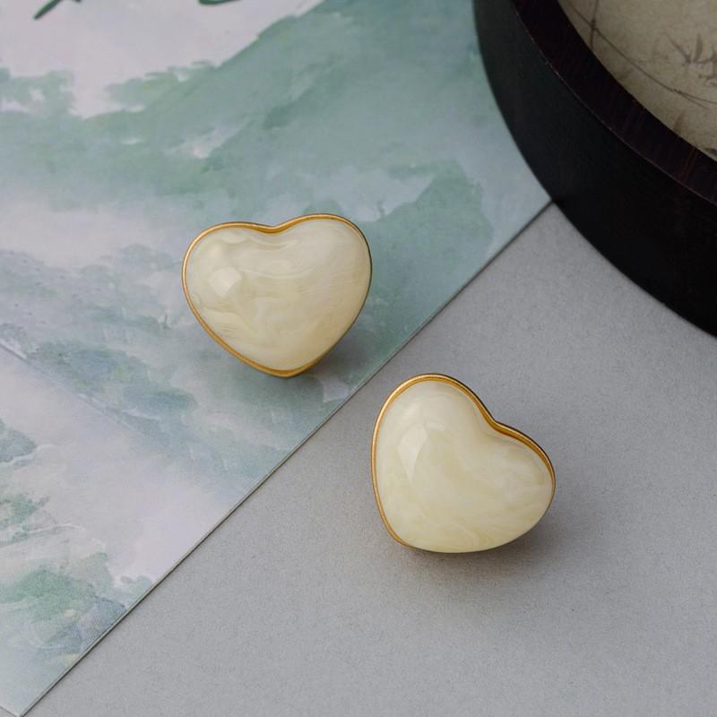 Minimalist Heart Stud Earrings Acrylic French Chic Womens Elegant Small Fashion Jewelry Gift Ivory