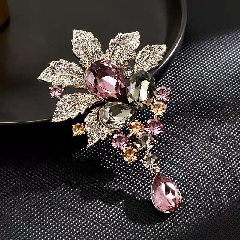Retro Bodhi Leaf Brooch, High-end Women's Elegant Crystal Brooch, Luxurious and Sophisticated Brooch