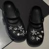 Set di 12 Charms Lussuosi in Cristallo per Scarpe Piatte Zoccoli Estate 2026 Rimuovibili Strass Argentati Accessori per Scarpe da Giardino Regalo