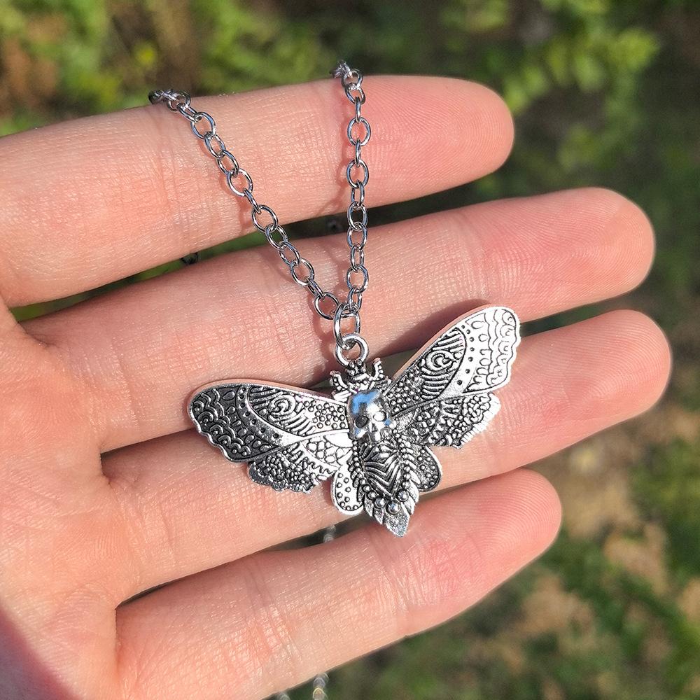 

Dark Gothic Punk Alien-shaped Black Cross Spider Bat Pendant Necklace for Men Women Halloween Party Hip Hop Retro Jewelry Gifts