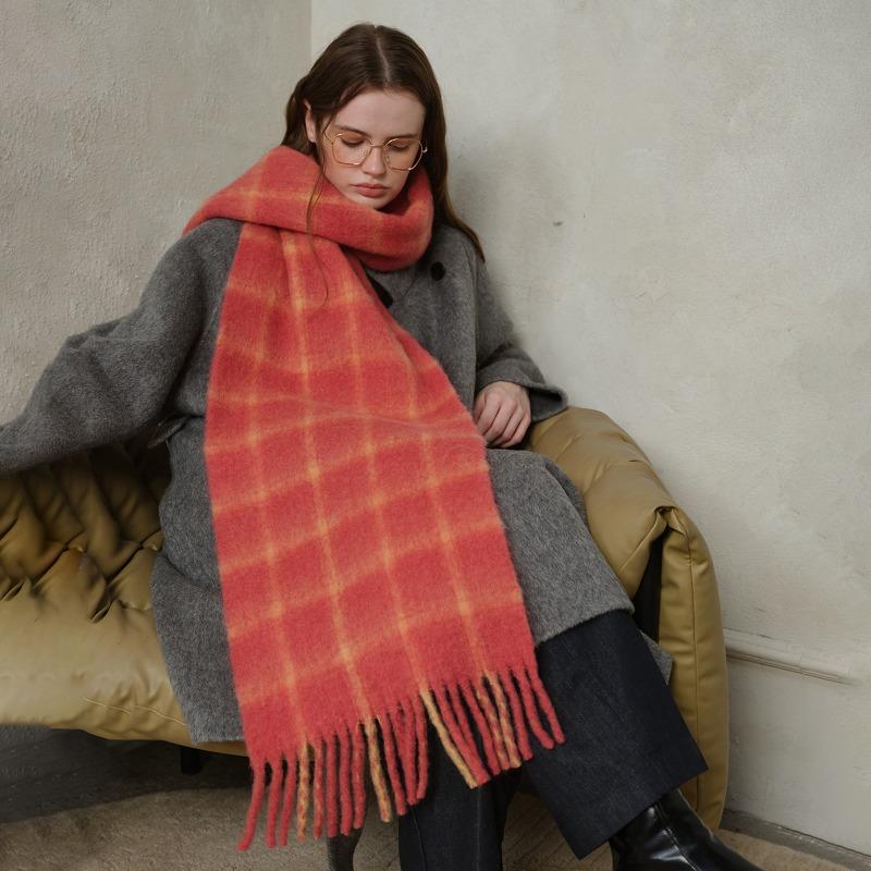 Designer Wool Blend Plaid Women's Scarf  Autumn Winter Classical Simple Pink Plaid Muffler Casual Chic Warm Scarves Female Shawl