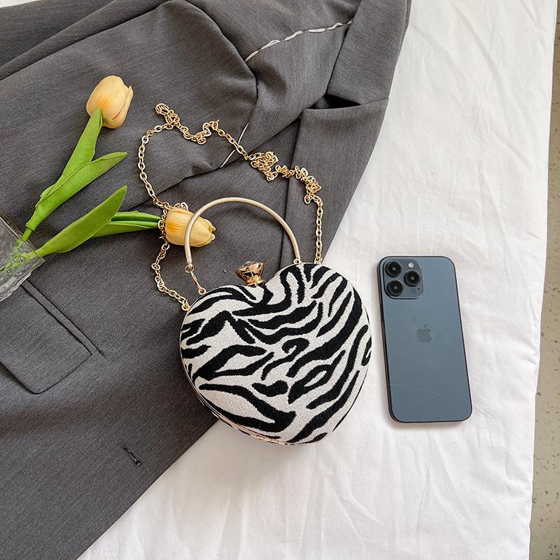 Autumn and winter bag 2025 new Korean version of fashion leopard print personalized ins women's crossbody shoulder love bag tide