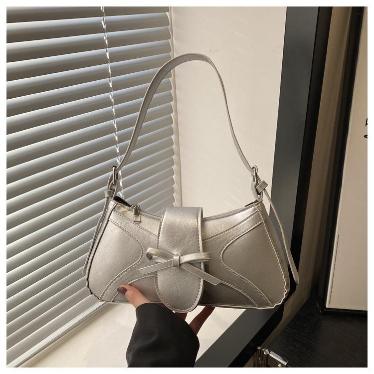 

Универсальная сумка подмышку в стиле моды Дондэмун, Южная Корея, женская повседневная универсальная уличная легкая маленькая квадратная сумка с бантом серебряный