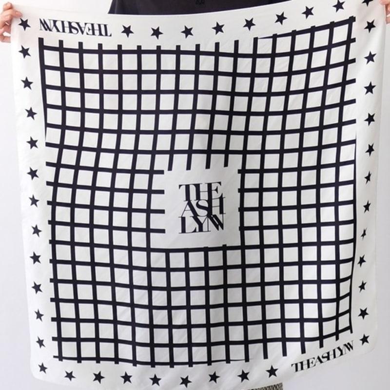 THE ASHLYNN WAVY NET LARGE SILK SCARF