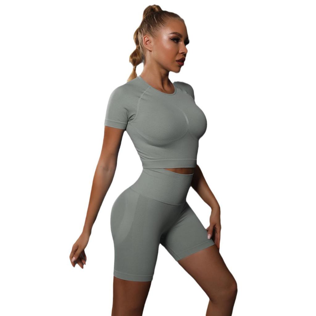 Seamless High-Elastic Yoga Two-Piece Set: Solid Color Peach Butt Short Sleeve and Shorts