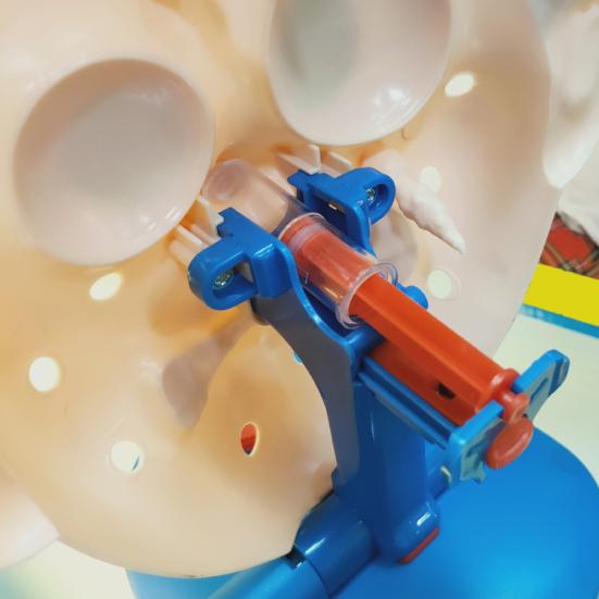 Human Face Pimple Popping Toy with Pointer Wheel Water Spraying Spot Popping Toy Stress Relief Kids Adults Family Party Board Game Prank Prop