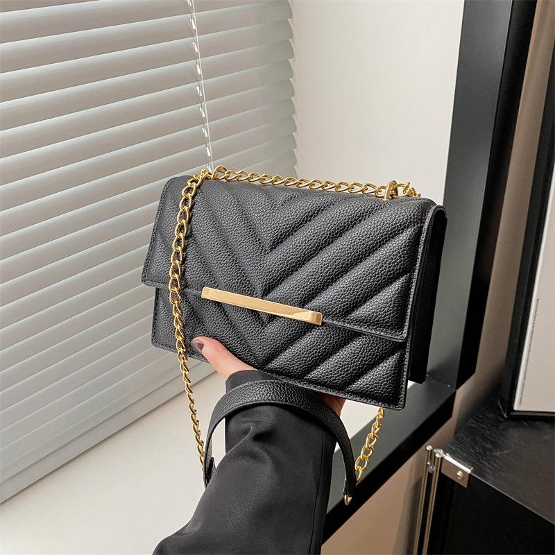 Women's Commuting Large Capacity Fashionable One shoulder Crossbody Bag Chain Armpit Bag Spring and Winter New Small Square Bag for Women