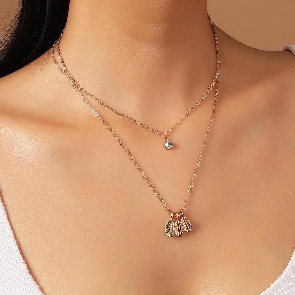 Golden Multi-layer Pearl & Portrait Pendant Necklace - Fashion Retro Clavicle Chain for Women