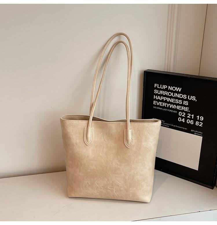 

Casual work commuter bag women s large capacity 2025 new autumn and winter retro versatile shoulder bag simple tote bag