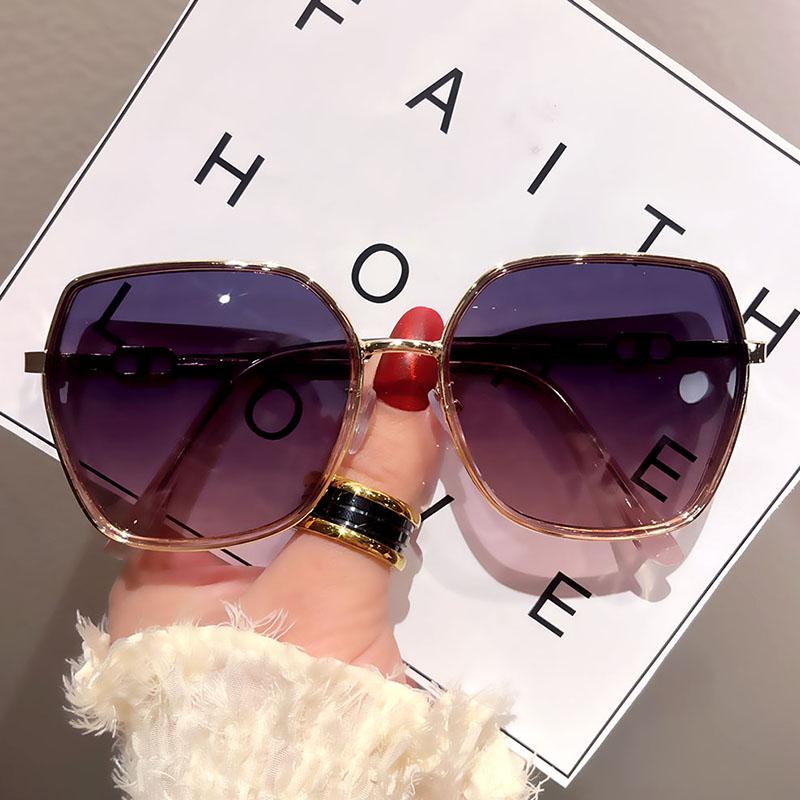 

2025 new ladies diamond-encrusted sunglasses with slim face, fashionable and high-grade sunglasses with diamond pendant glasses.