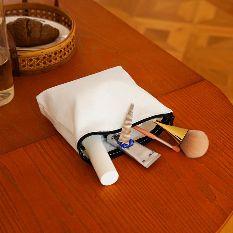 Czysto Biała Kosmetyczka dla Kobiet Przenośna Torba do Przechowywania Kosmetyków i Szminek Zapinana na Zamek Jednowarstwowa Płócienna Torba Kosmetyczka do Dojazdów