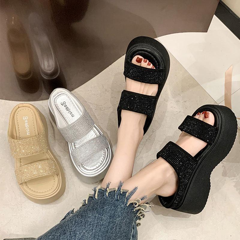 Thick-bottomed rhinestone temperament fairy wind slippers 2025 summer new fashion versatile comfortable beach sandals