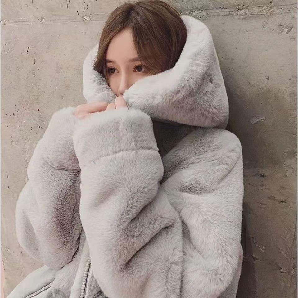 Koreanischer dicker Samtmantel Damen Winterkleidung Neue Jacke Version Lose Nachahmung Kaninchenfell Plüsch Kapuzenpelzmantel