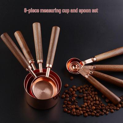 Conjunto de 8 Peças de Copos e Colheres Medidoras Spot Baking em Aço Inoxidável e Nogueira Preta Cor Ouro Rosa