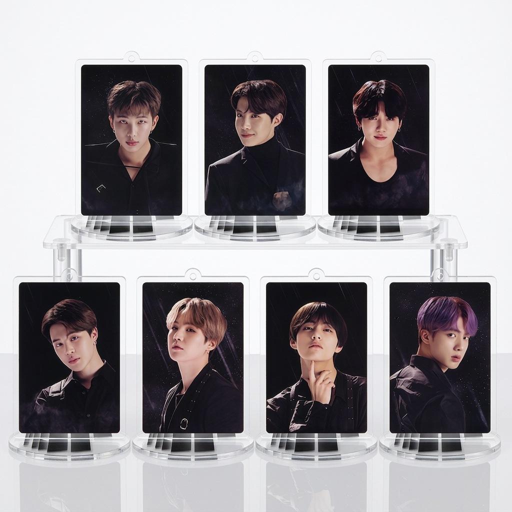

7 шт. Брелок-подставка BTS в темном стиле, Брелок с фотопортретом Bangtan Boys с подставкой, Настольный декор K-pop айдола для фанатов ARMY 7pcs
