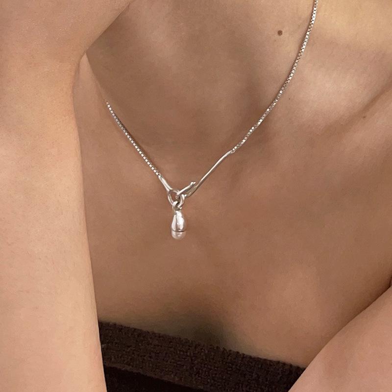 S925 Sterling Silver Pearl Clavicle Chain Necklace: Japanese-Korean Cold Aesthetic, Versatile Design for Women
