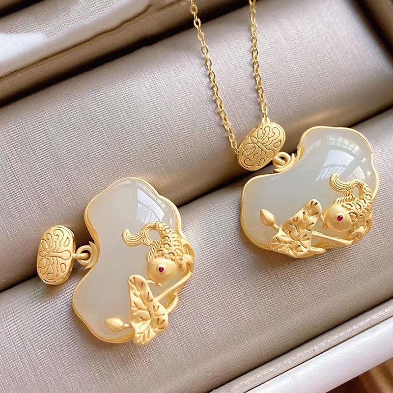 Neue Original Eingelegte Natürliche Hetian Chalcedon Karpfen Lotus Chinesischen Stil Retro Temperament Anhänger Halskette Frauen Zubehör