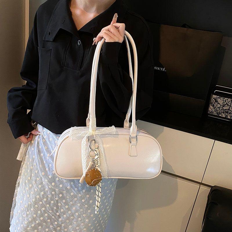 

Silver Baguette Underarm Bowling Bag Women s 2025 New Light Luxury Niche High-Grade One-Shoulder Boston Bag White + pendant