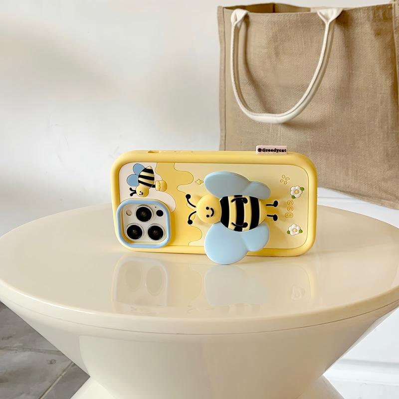 Applicable to Apple 15/14PM cartoon bee holder iPhone12/13promax silicone phone case