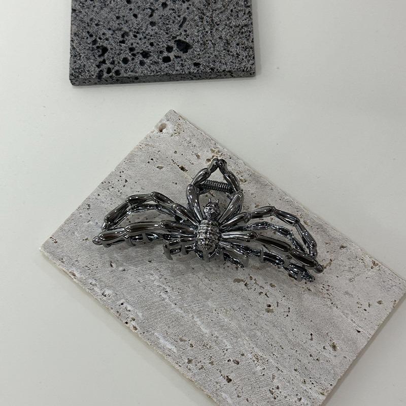 Fashionable Gothic Dark Style Spider Bat Lady Hair Clip Halloween Party Dance Niche Design Versatile Hairstyle Shark Clip