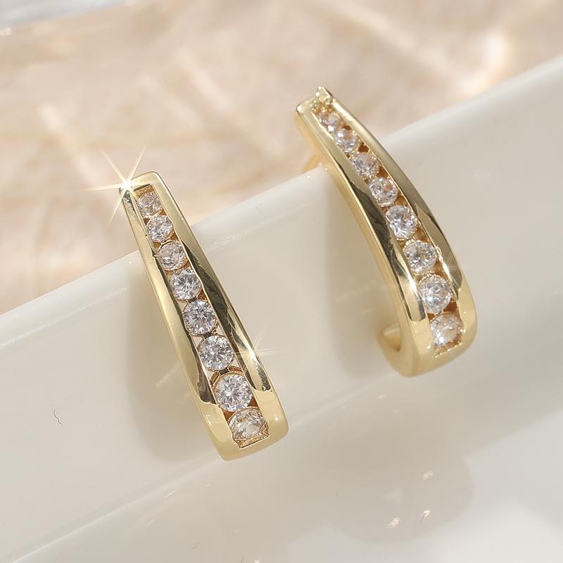 Sparking Inlaid Synthetic Cubic Zirconia Golden Plated Stud Earrings for Women Exquisite Elegant Banquet Holiday Jewelry