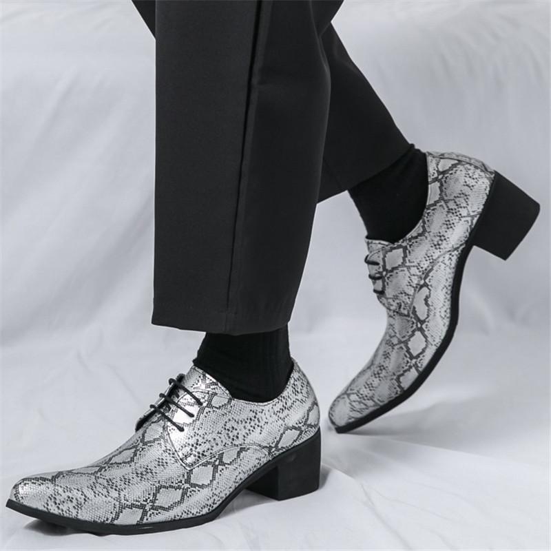 Scarpe Derby Elevator a Punta in Pelle Verniciata Effetto Serpente Nuove alla Moda per Uomo Marca Designer Casual Ritorno a Casa Matrimonio Calzature Formali